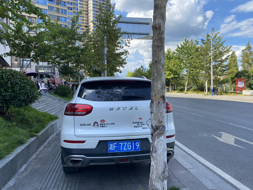 车辆违规停放