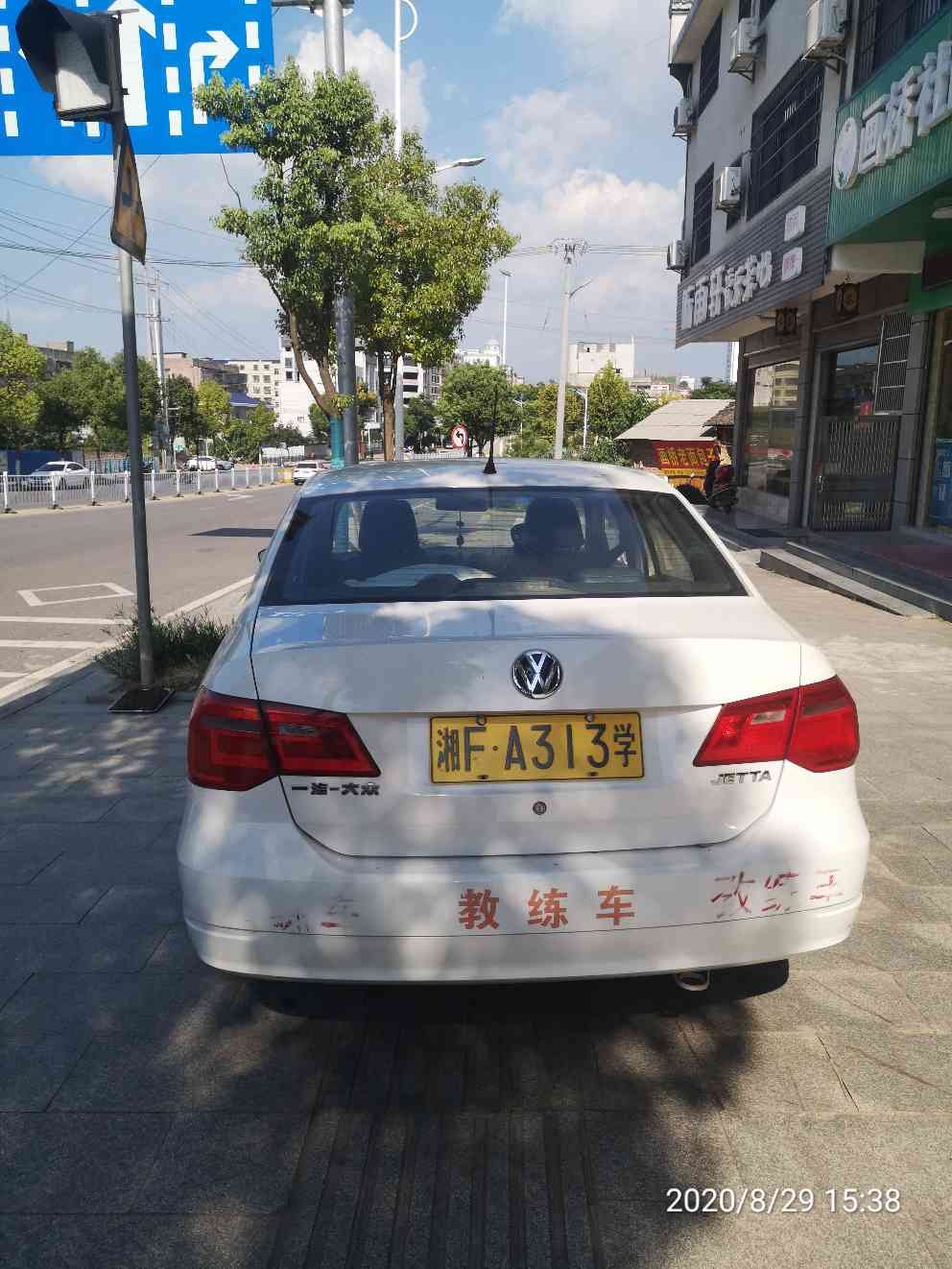 画桥社区前违停
