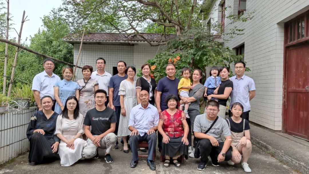 一代接着一代教！罗家22位教师书写教苑传奇