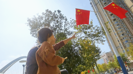 好一城“中国红”！红旗飘扬颂祖国