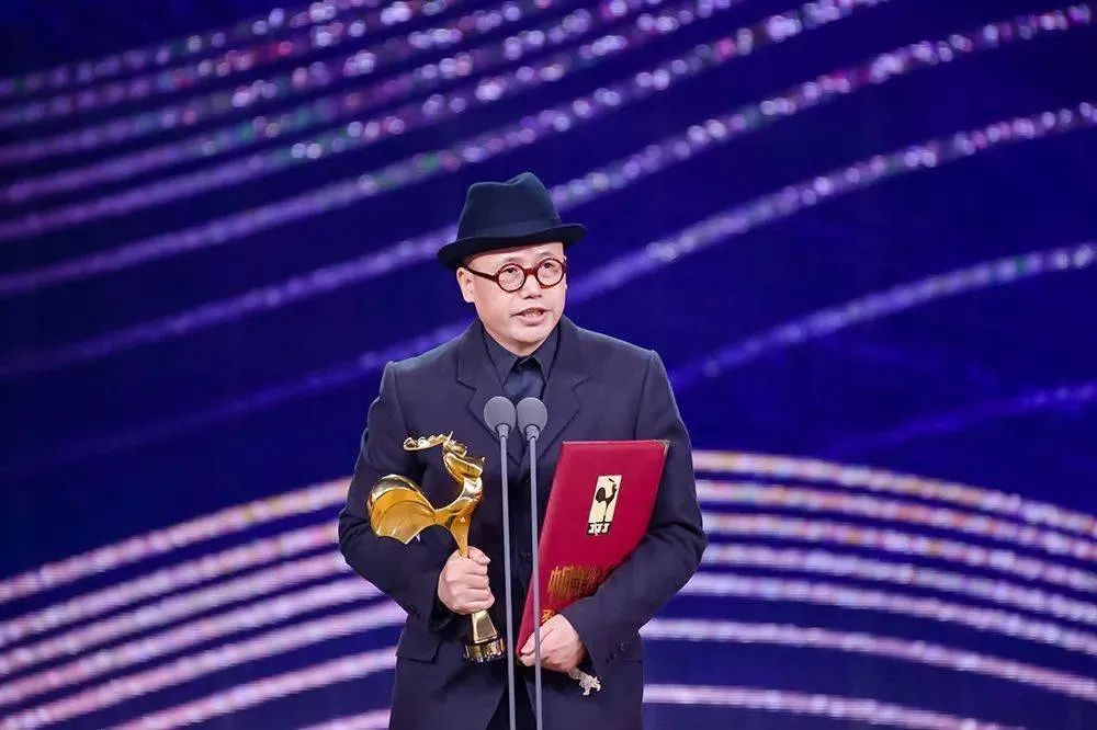 《掬水月在手》获金鸡奖，影片出品人是一位平江人……
