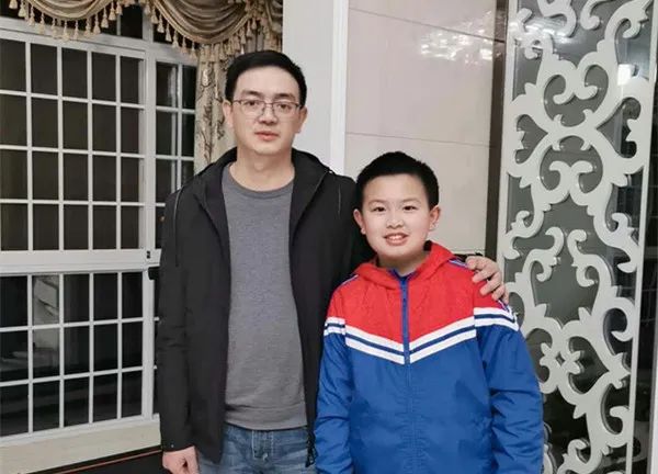 汉昌学区：一家长捐消毒液600斤，助力开学防疫工作
