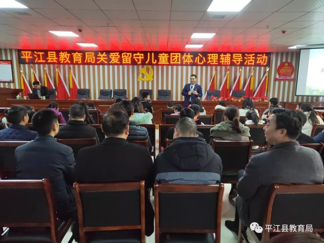 县教育局机关党支部赴洪家塅社区“爱心驿站”开展年终送温暖活动