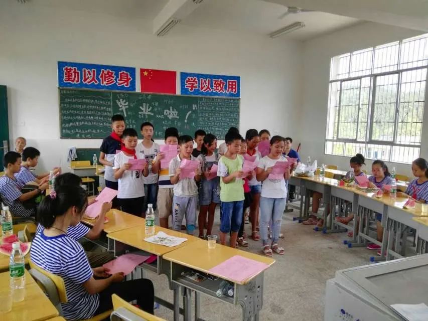 【书香校园】点亮农家孩子的阅读之灯丨一个平江乡村女教师的公益书屋