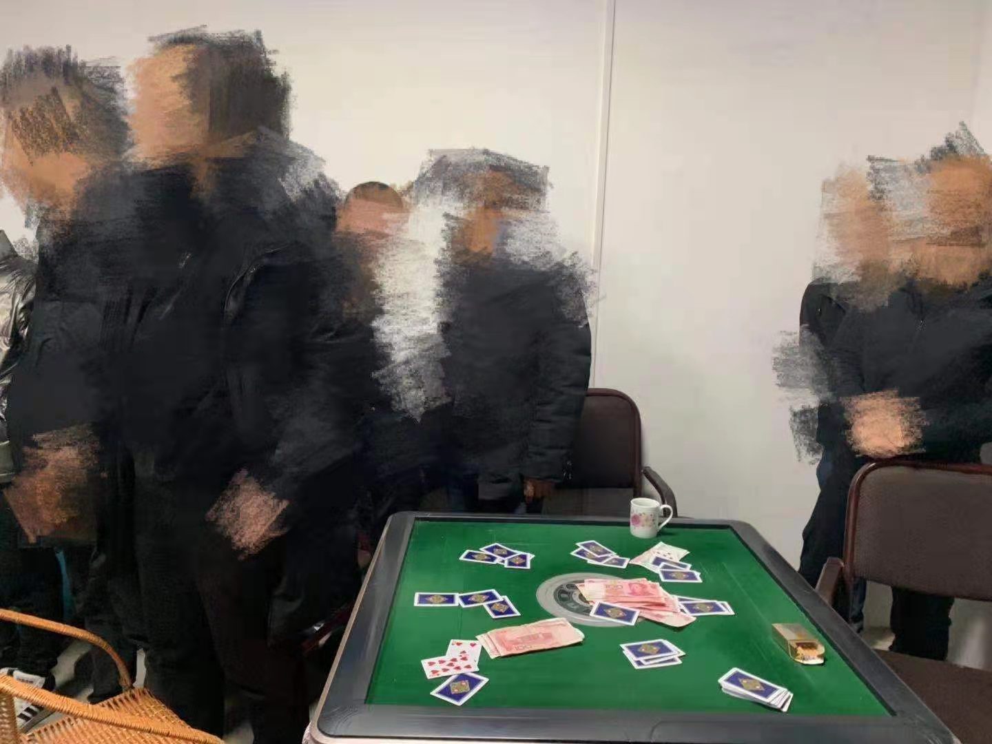 上塔市镇：严厉打击聚众赌博