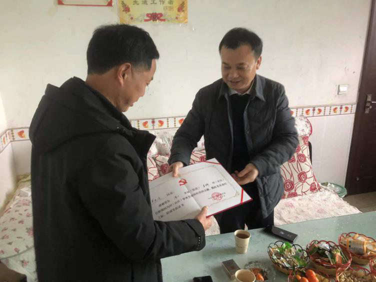“离任不离心、离岗不离党”——浯口镇走访慰问离任村干部，彰显组织关怀