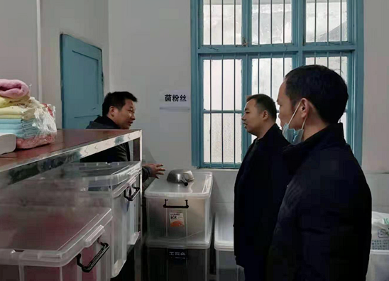 南江镇开展“护苗行动”，守护校园食品安全