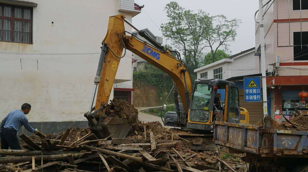 天岳街道：严管重罚 集中整治乱倾倒建筑垃圾