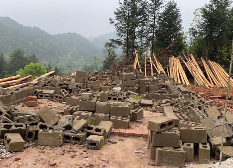 动真碰硬 亮剑拆违！瓮江镇：铁腕拆除1处违建养殖场