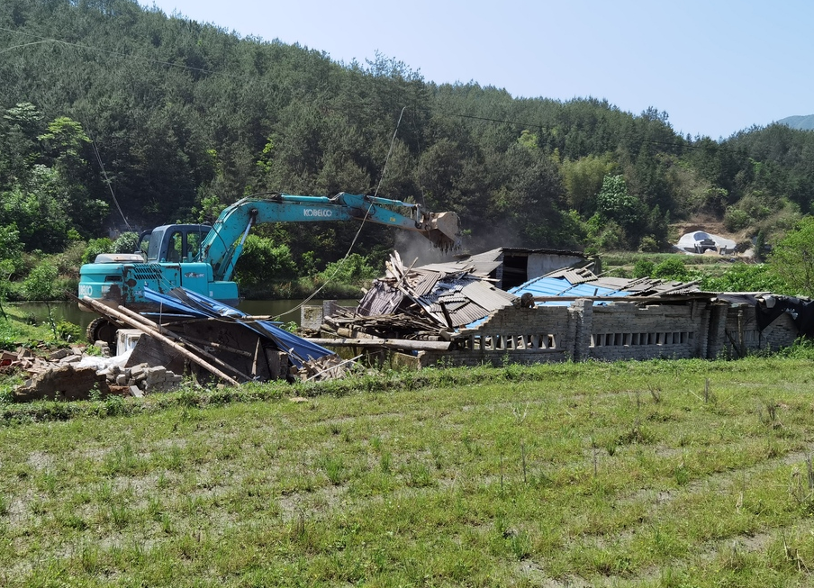 【拆违控建】重拳出击，铁腕治违——三墩乡组织开展拆违控建专项行动