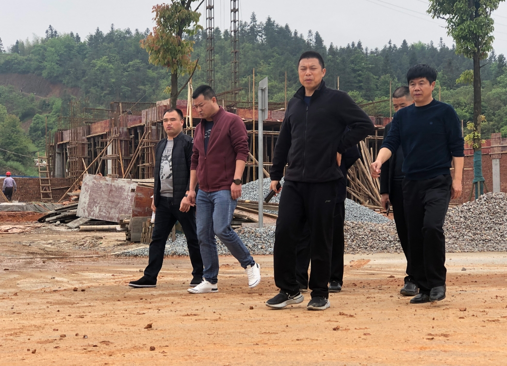 汉昌街道：  “五一”不放假，禁拆治违不打烊
