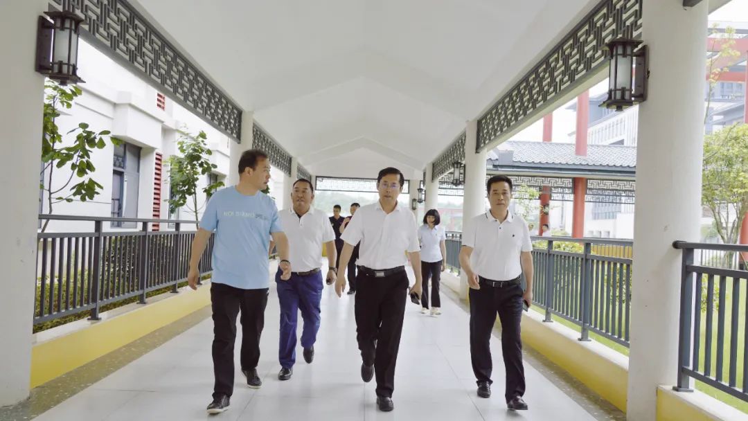 王一鸥到我县调研