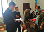 杨韶辉“四不两直”督查脱贫攻坚工作