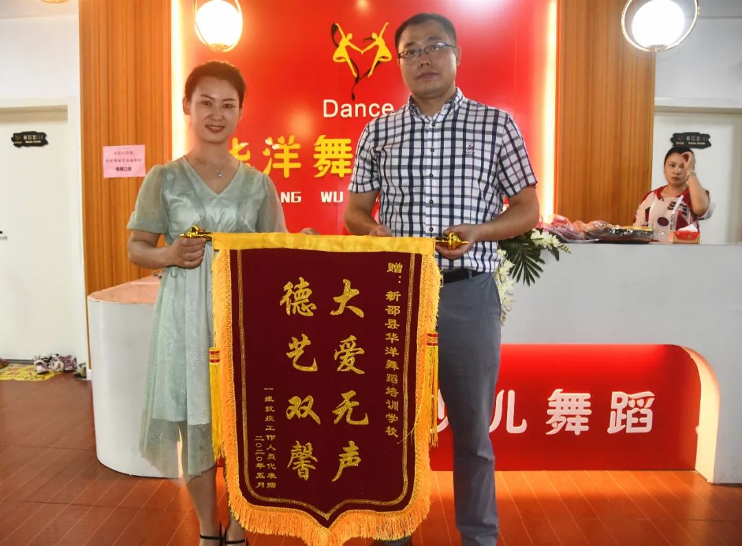 为抗疫一线人员子女送上大礼包，新邵这家培训机构爱心洋溢