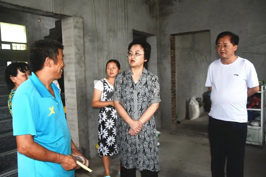 市政协督查新邵政协“双助双行动”和“委员帮千户”工作