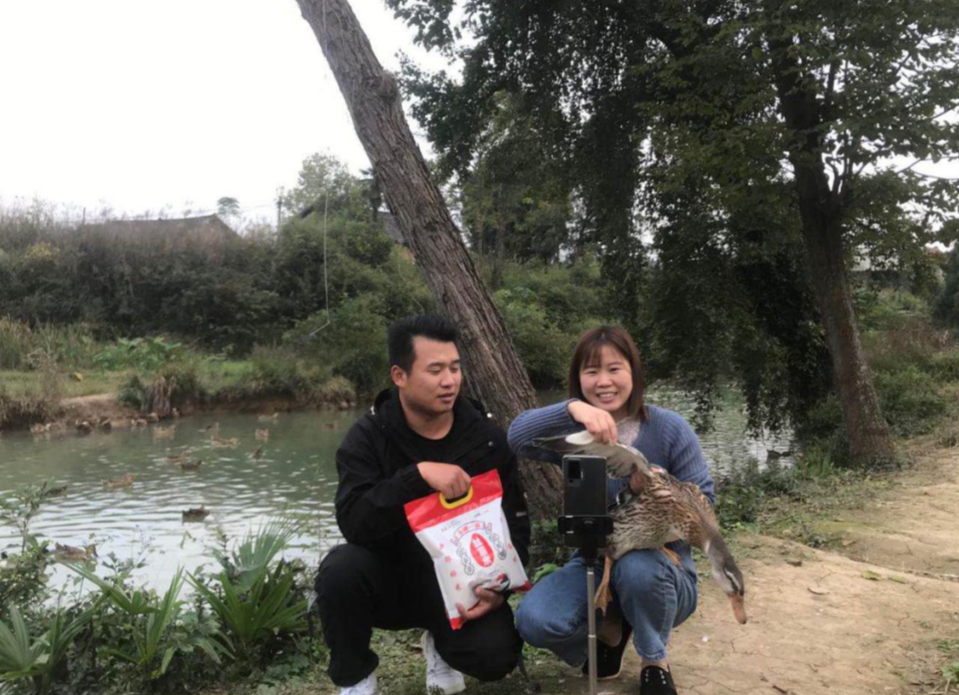【脱贫攻坚新邵答卷】结出“脱贫果” 养出“致富鸭” “芒果扶贫云超市”走进邵阳市新邵县