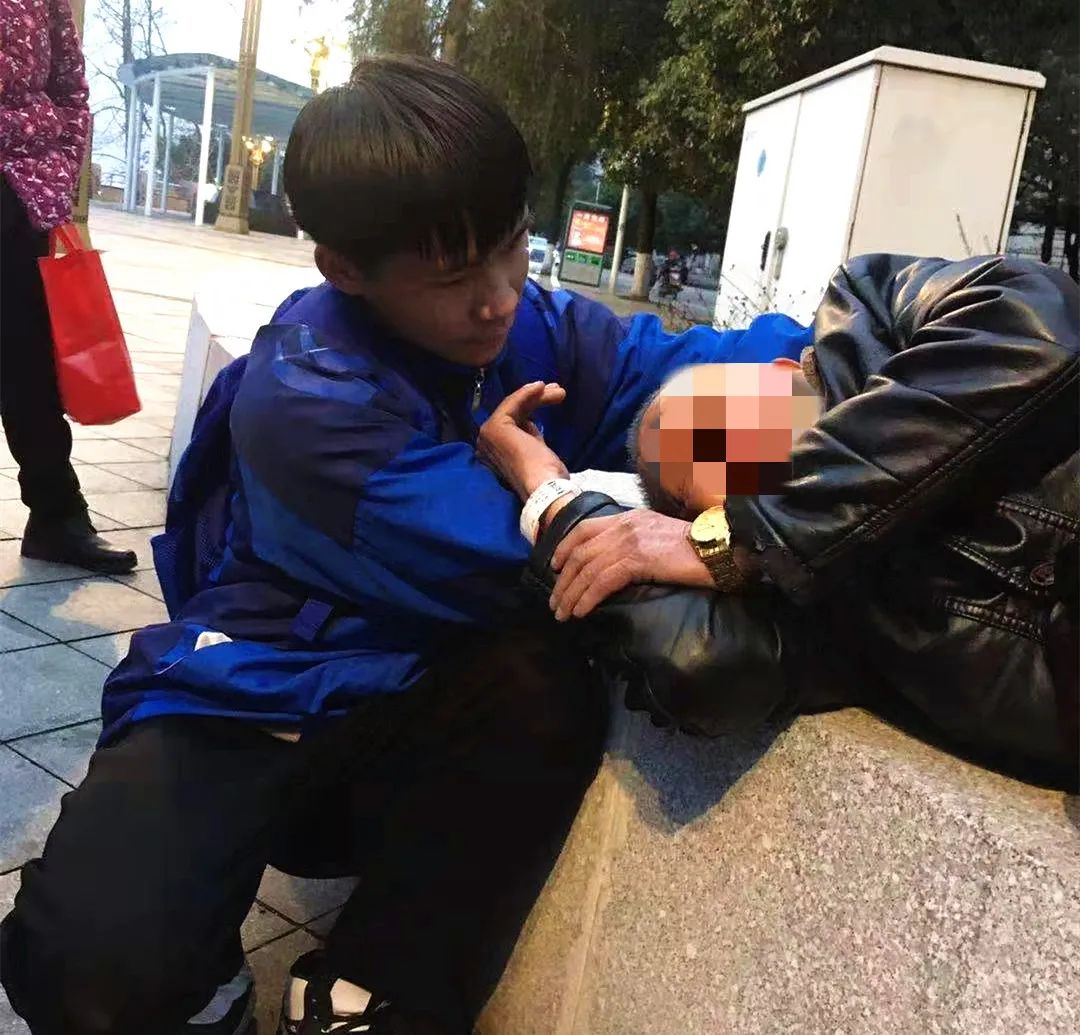 【文明实践在新邵】老人倒地扶不扶？新邵几位中学生用行动来回答
