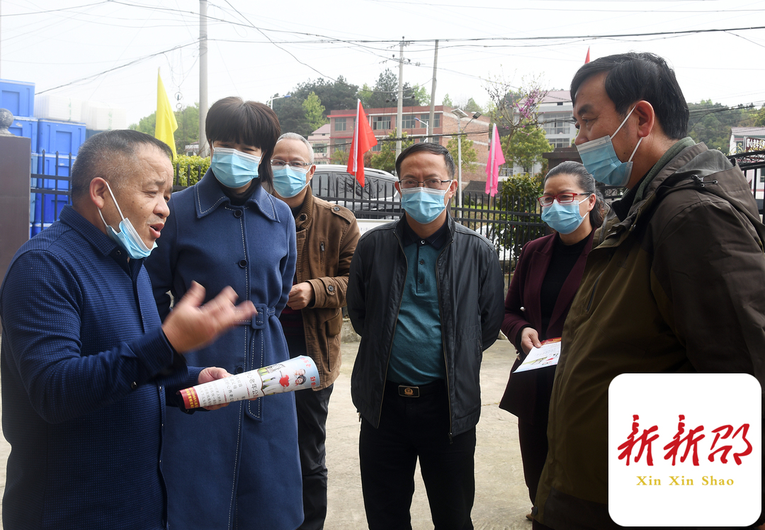 邵阳市人大调研组来新邵开展社区和居家养老调研