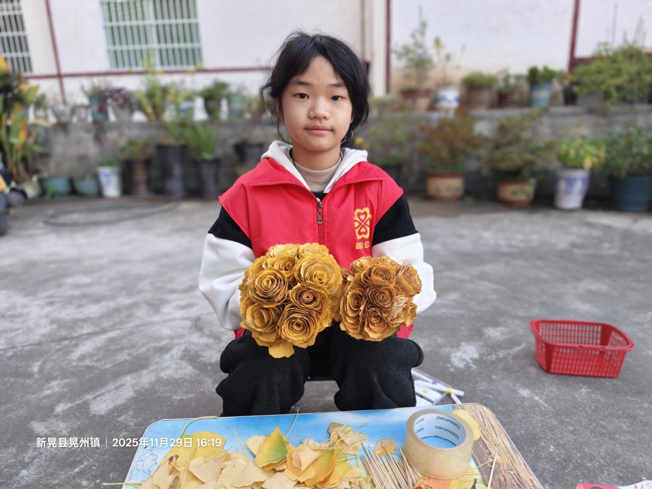 垃圾分类巧创新 变废为宝显身手