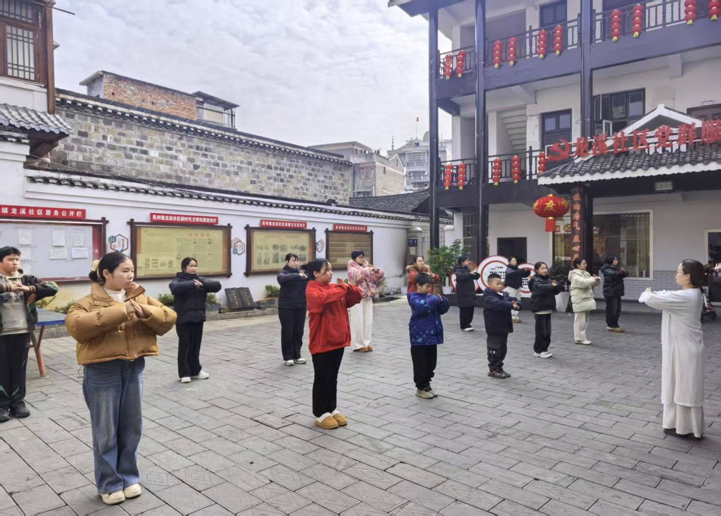 新晃：“青力助托・同心助暖”托管班丰富孩子假期生活