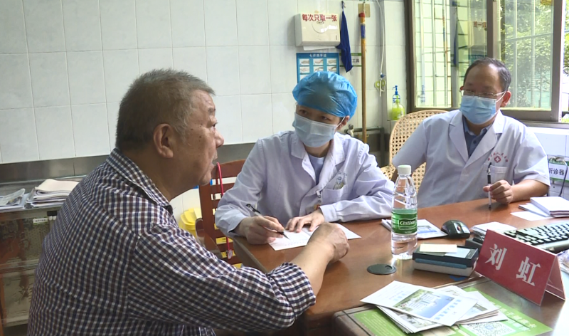 湘雅二医院40名党员医疗专家到我县开展爱心义诊