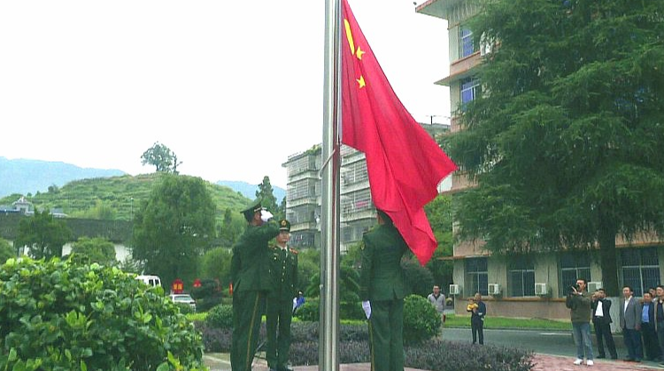 71周年！桂东举行国庆升旗仪式，致敬伟大祖国！