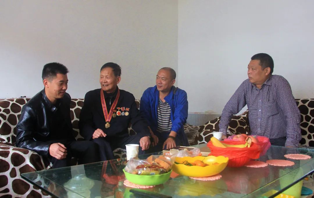 致敬英雄！静听志愿军老兵王寿芝讲故事
