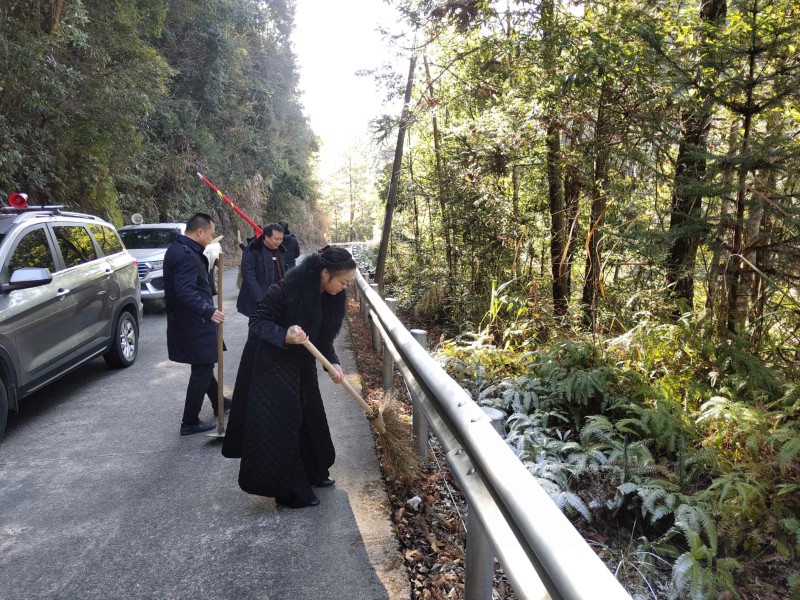 【爱卫同行 全民抗疫】寒冬里青山乡“搞卫生 除垃圾 清杂物 防疫情”活动热