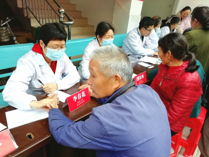 清泉镇：送诊下乡 为村民健康保驾护航