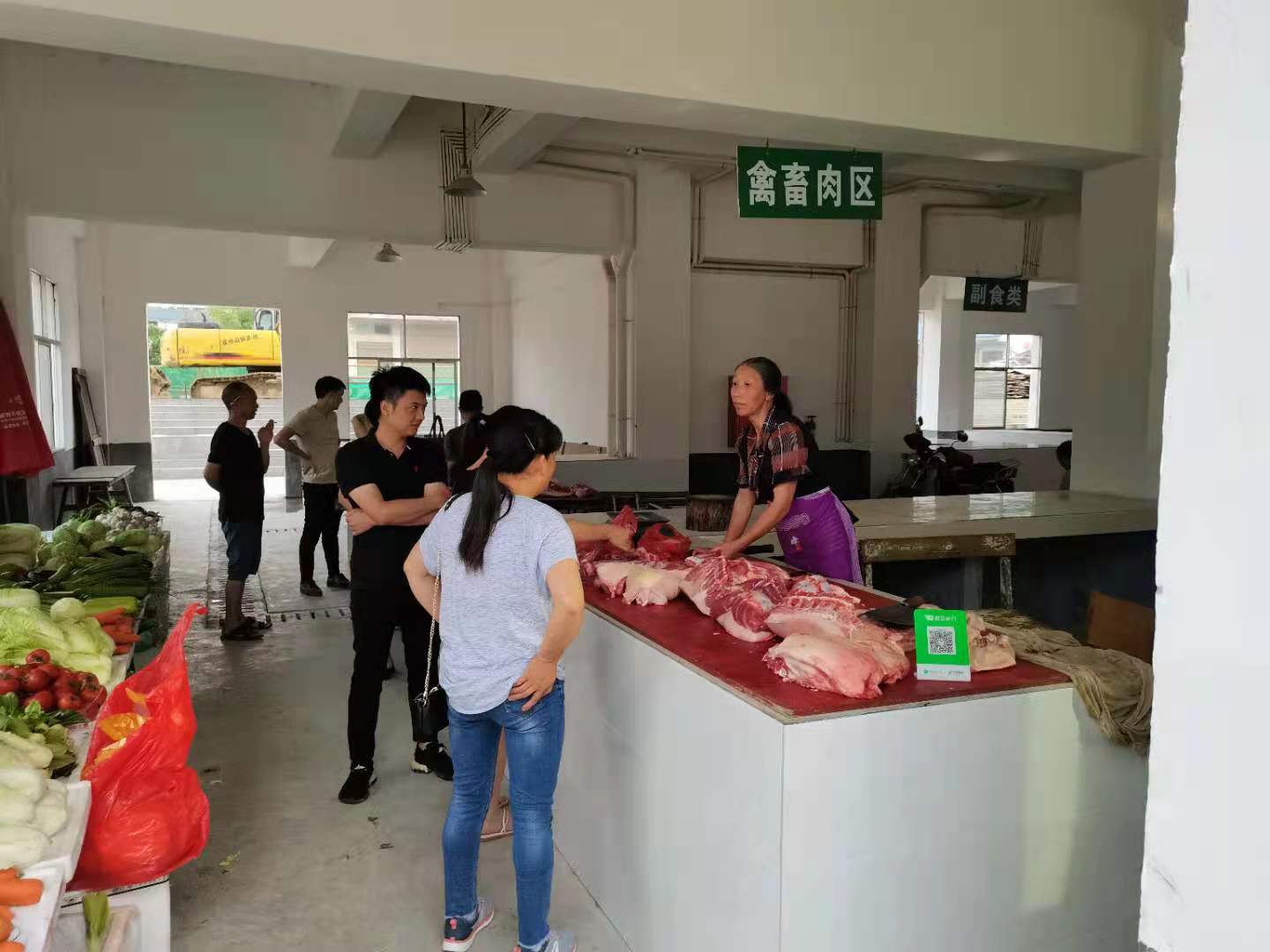 【我为群众办实事】寨前镇：整治“马路市场”  规范经营秩序