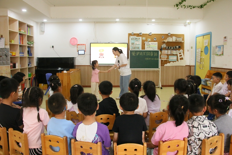 武陵区中心幼儿园开展女童保护宣讲活动
