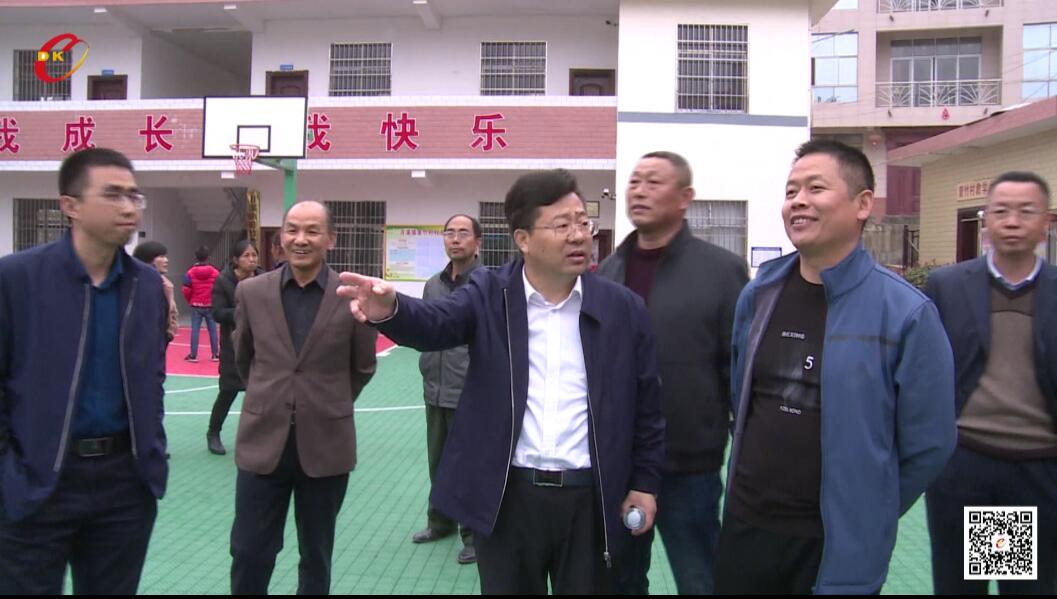 贺朝晖督导产业扶贫工作