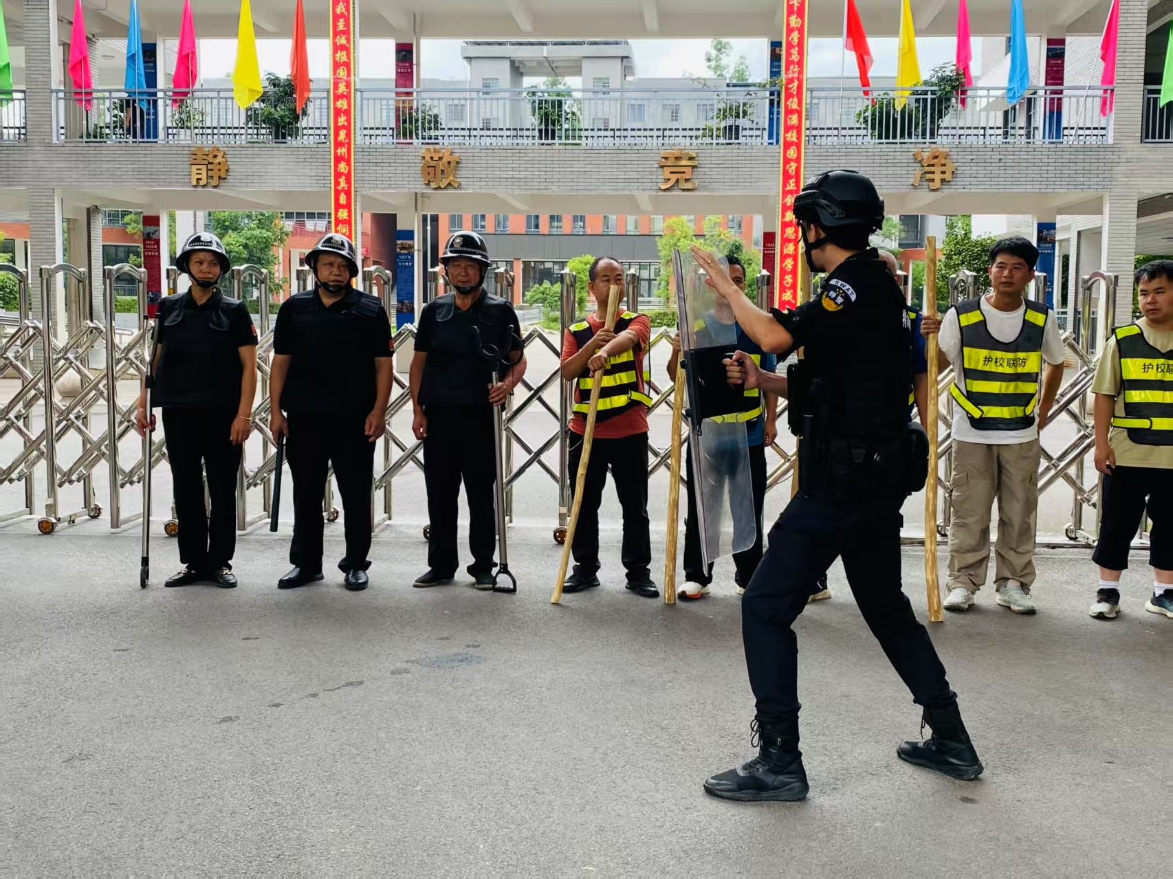 新晃思源學(xué)校：警校協(xié)作 共筑“護(hù)蕾盾牌”