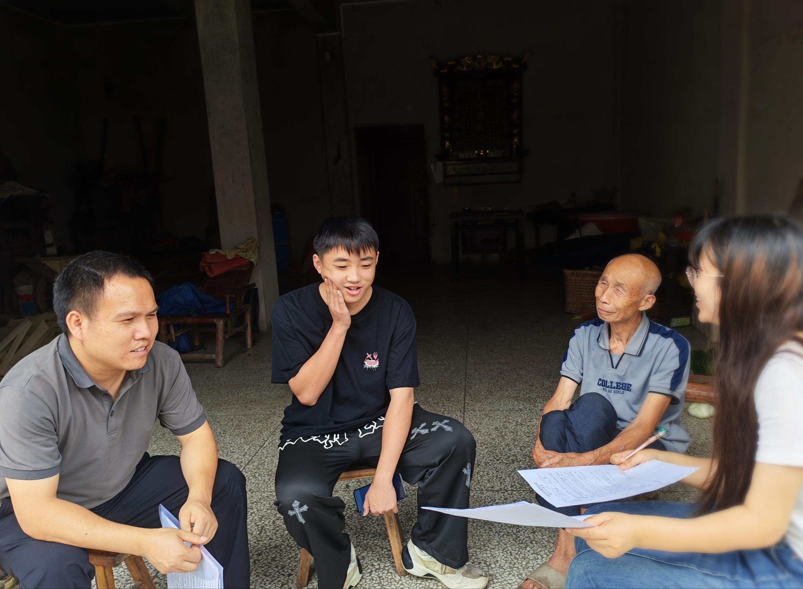 涼傘鎮(zhèn)中學(xué)：汛期家訪暖人心 中考畢業(yè)宣教行