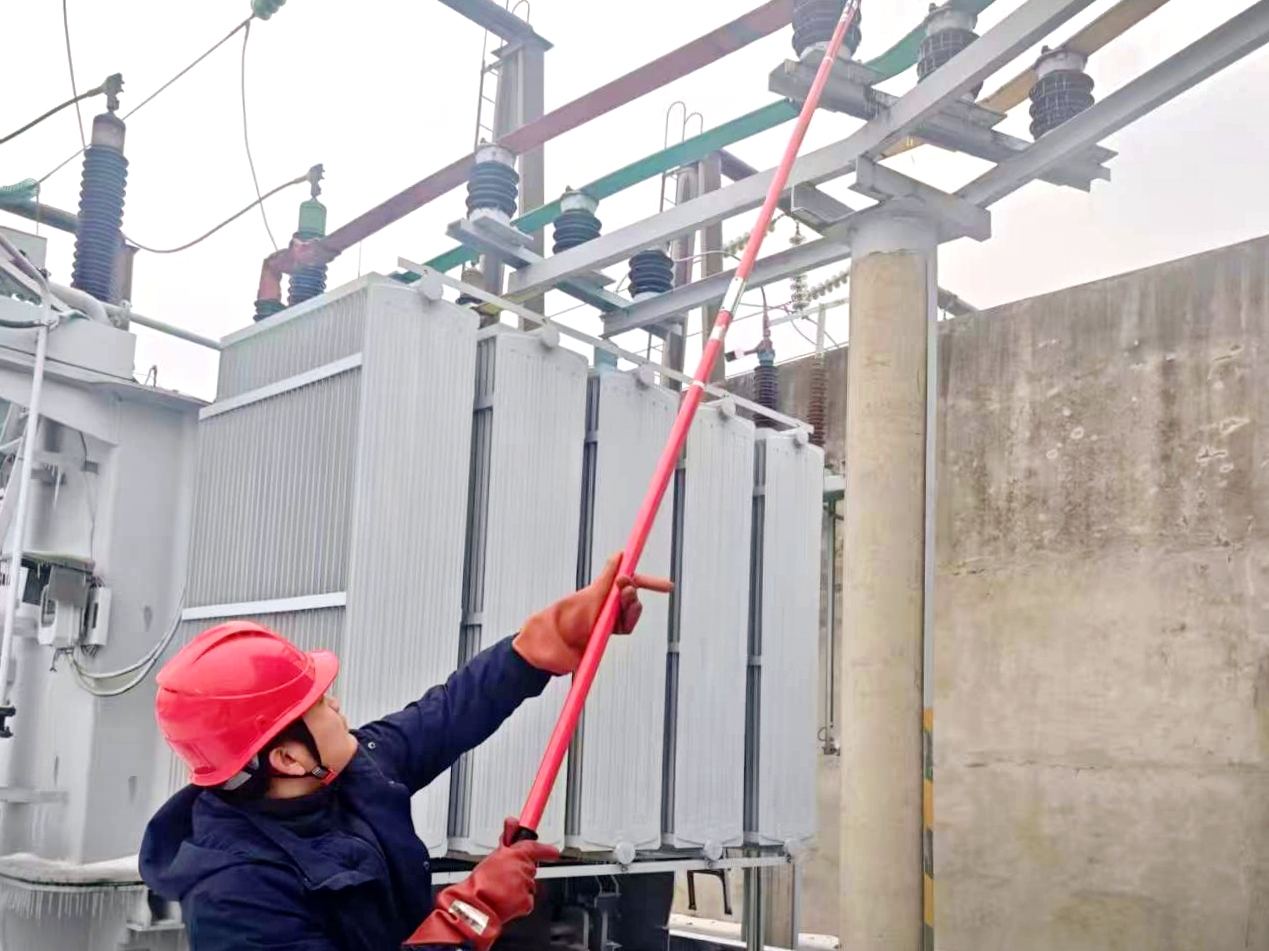 国网汉寿县供电公司：开展除冰专项行动