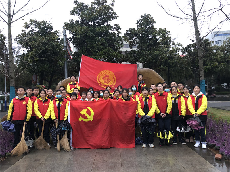 汉寿一中：学雷锋  在行动