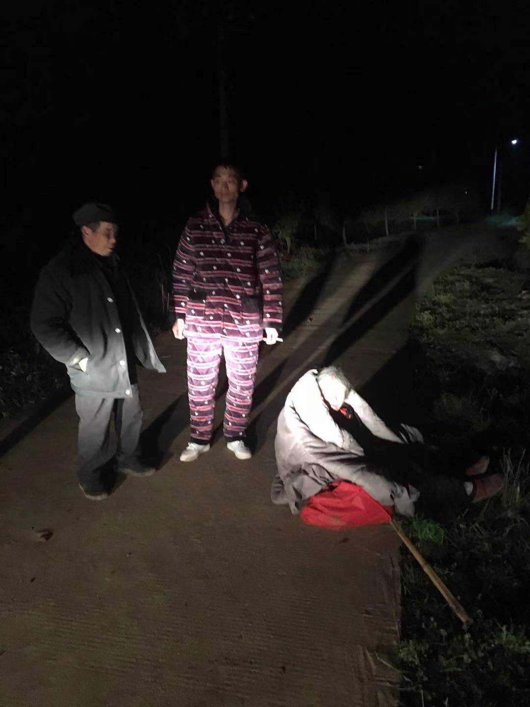 百禄桥镇：一小时帮走失老人找到家人
