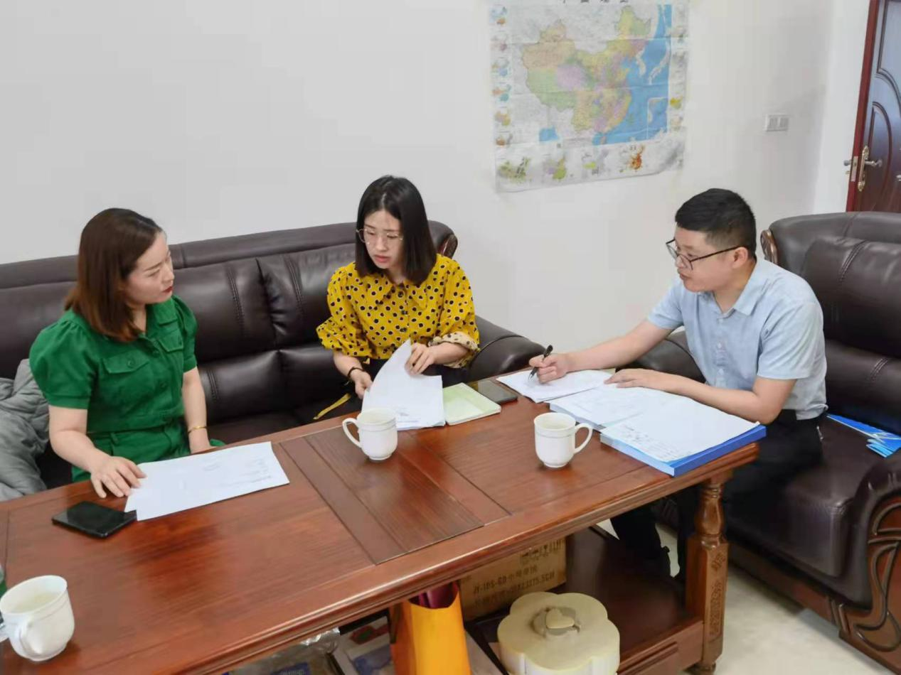 汉寿县人社局上门办理创业担保贷款  为企业纾困解难