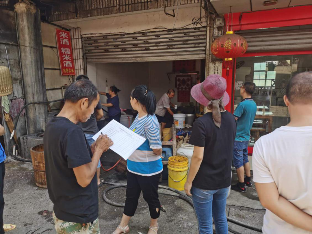 铜湾镇开展集镇整治宣传行动
