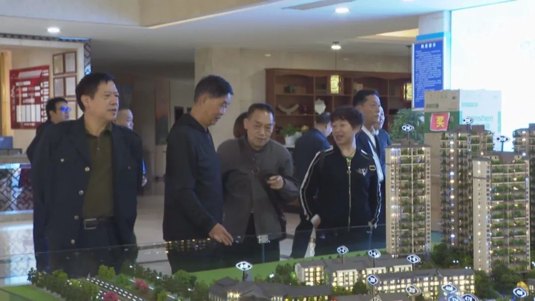 中方：组织老干部参观项目建设并进行政治理论学习