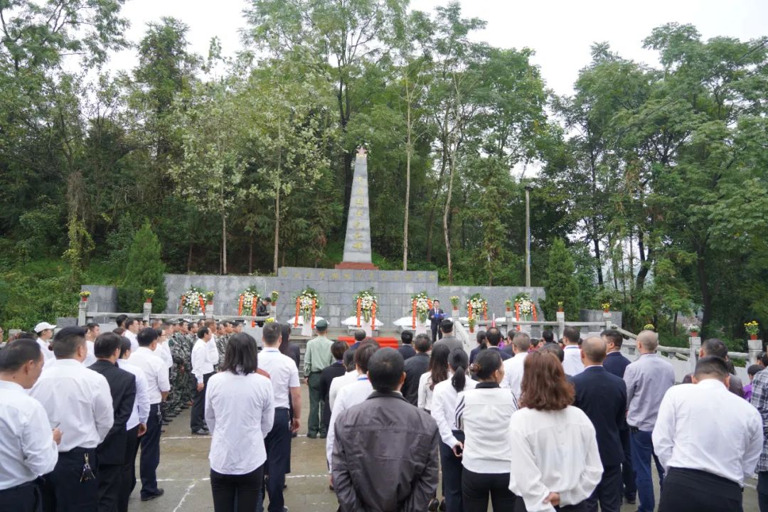 中方县举行“烈士纪念日” 敬献花篮仪式