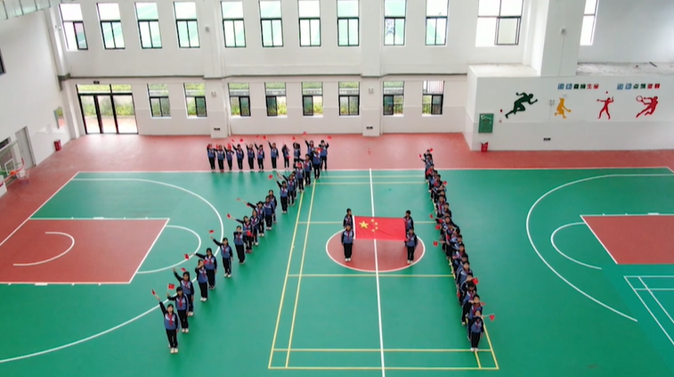 中方县芙蓉学校：和国旗同框，向祖国表白