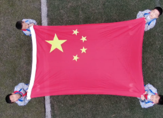 和国旗同框 向祖国表白