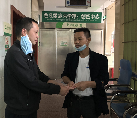 县财政局：倾心帮扶解群众燃眉之急