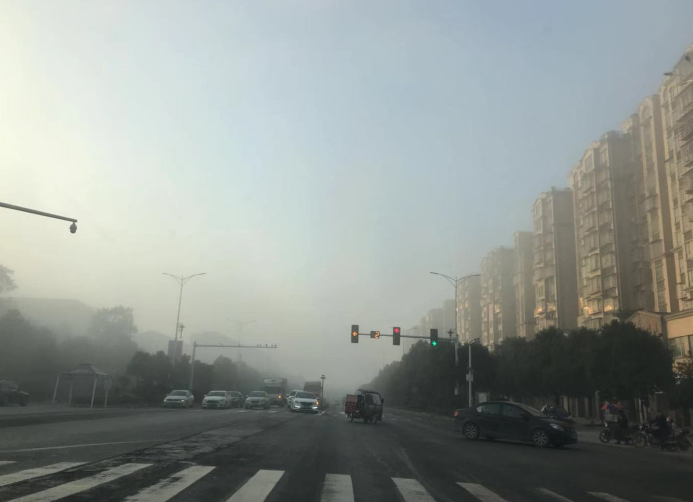 温馨提示|大雾天气，开车出行需要注意的几个问题！