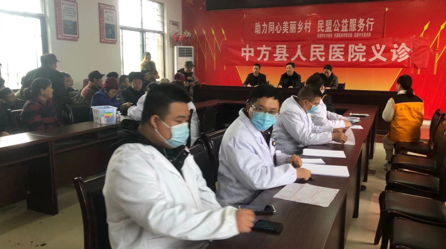 中方：义诊进村庄 群众乐开怀