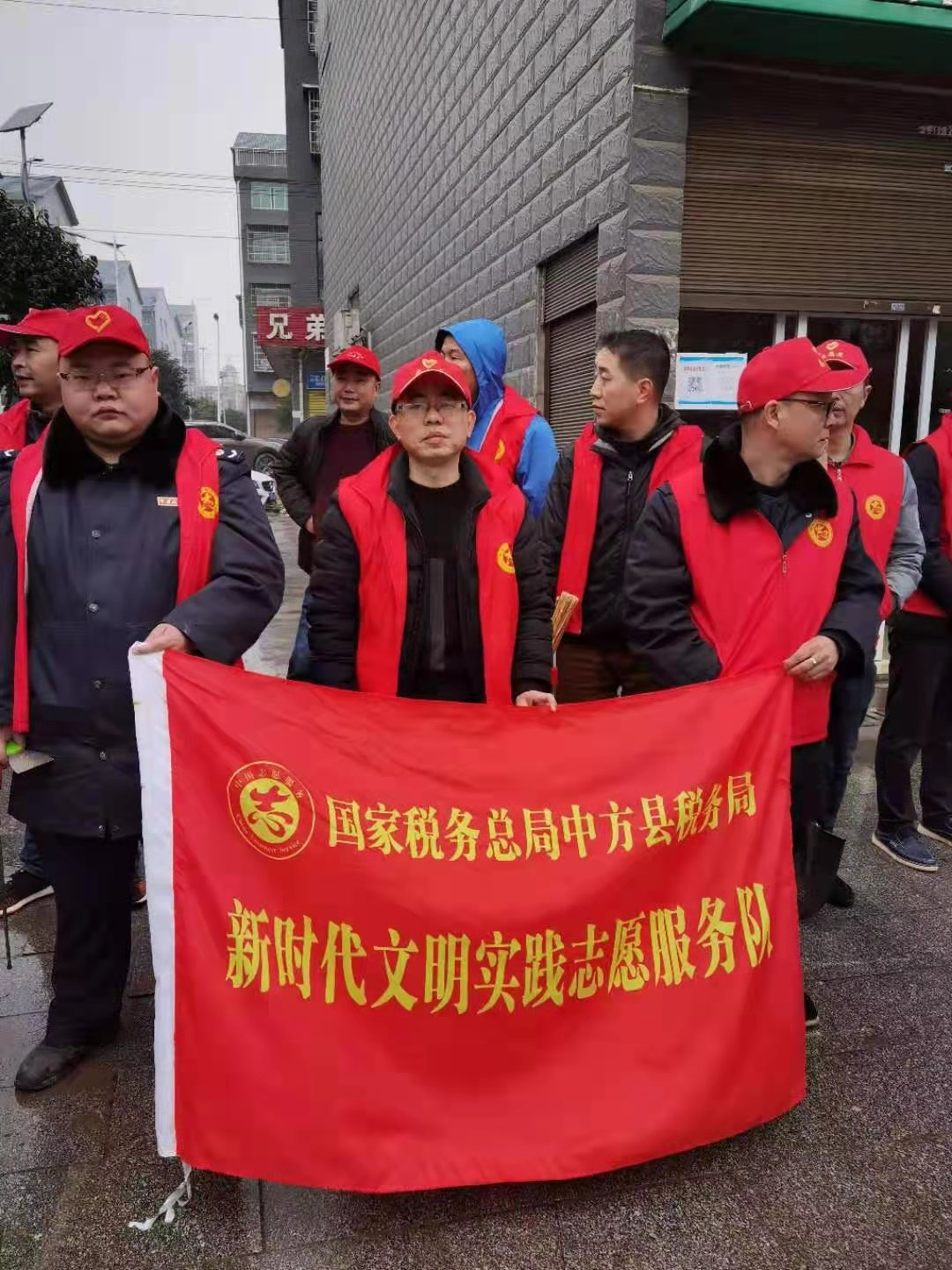 县网信办等多个部门联合开展“迎春节爱国卫生月”活动