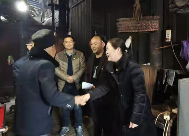 王燕到袁家镇开展春节前走访慰问活动