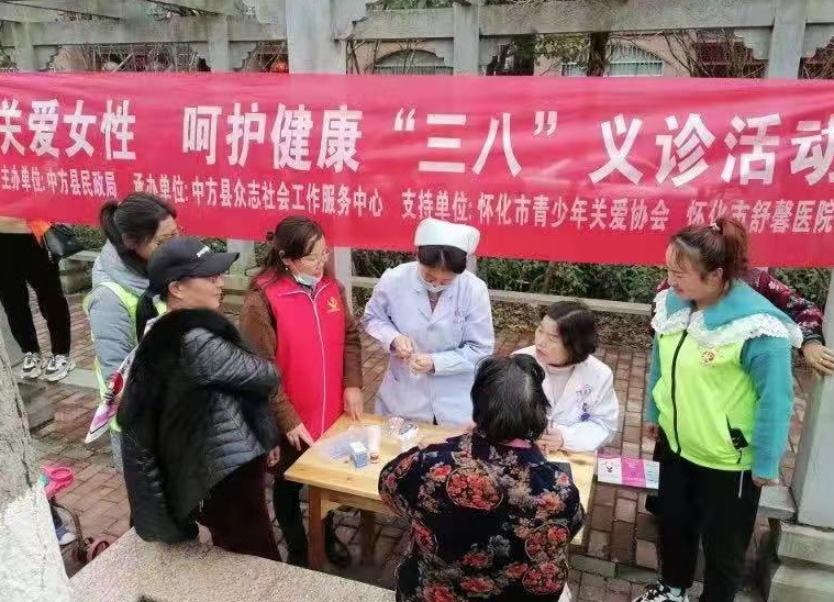 情系搬迁户 欢庆“三八”节