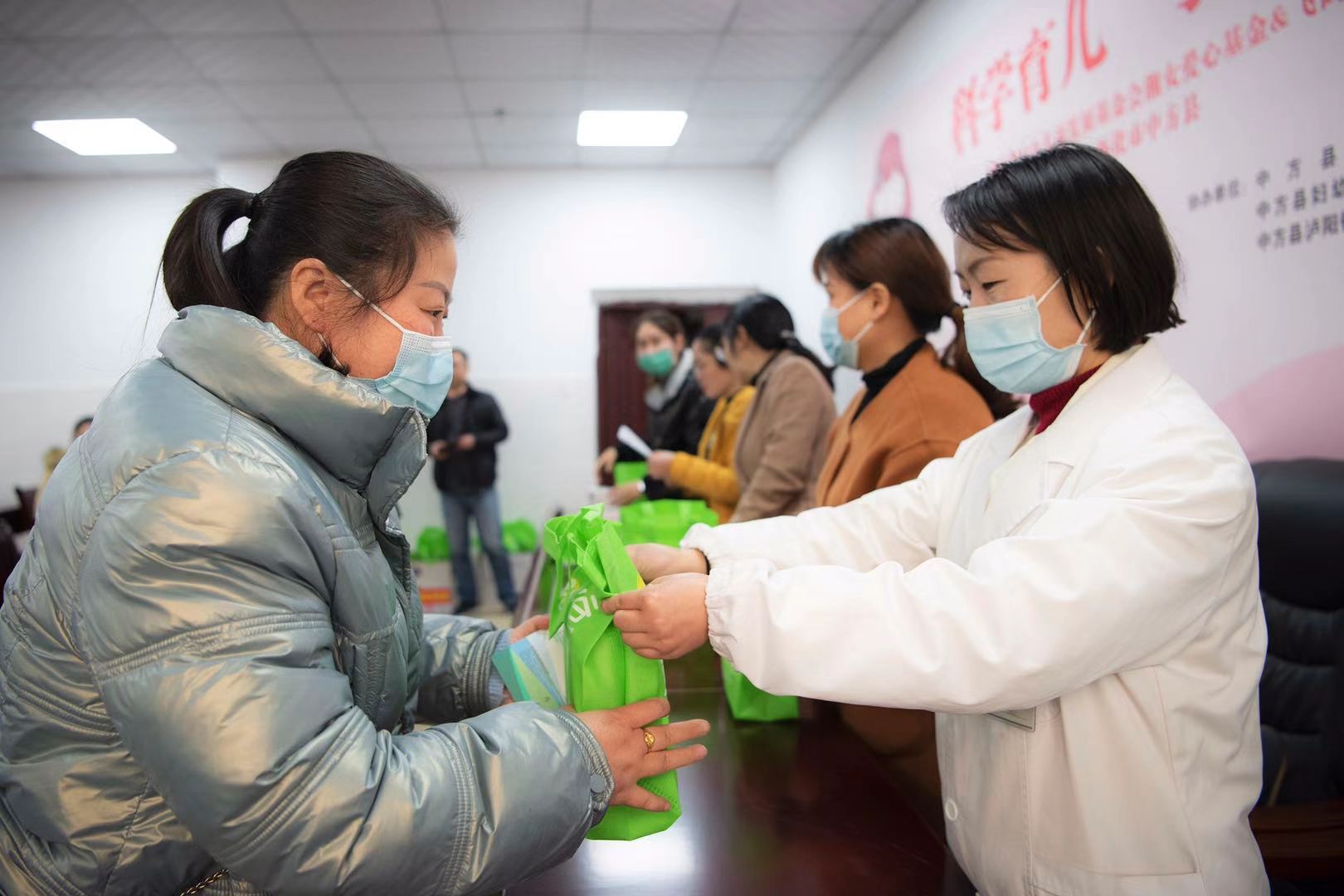中方泸阳镇：开展孕育知识讲座 传授科学孕育方法